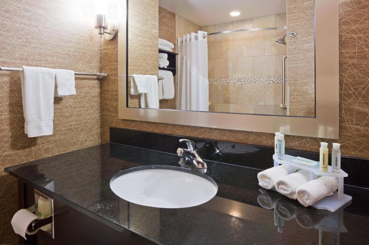 Holiday Inn Express And Suites Rochester West-Medical Center By Ihg Zewnętrze zdjęcie