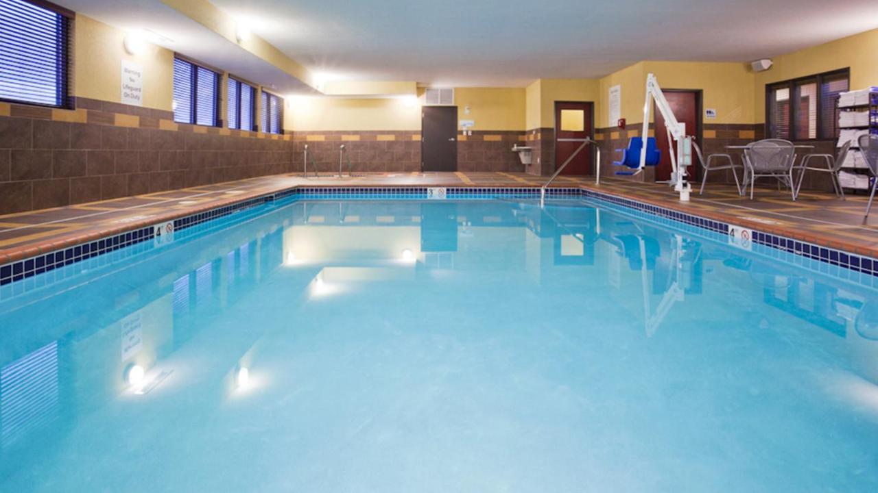 Holiday Inn Express And Suites Rochester West-Medical Center By Ihg Zewnętrze zdjęcie