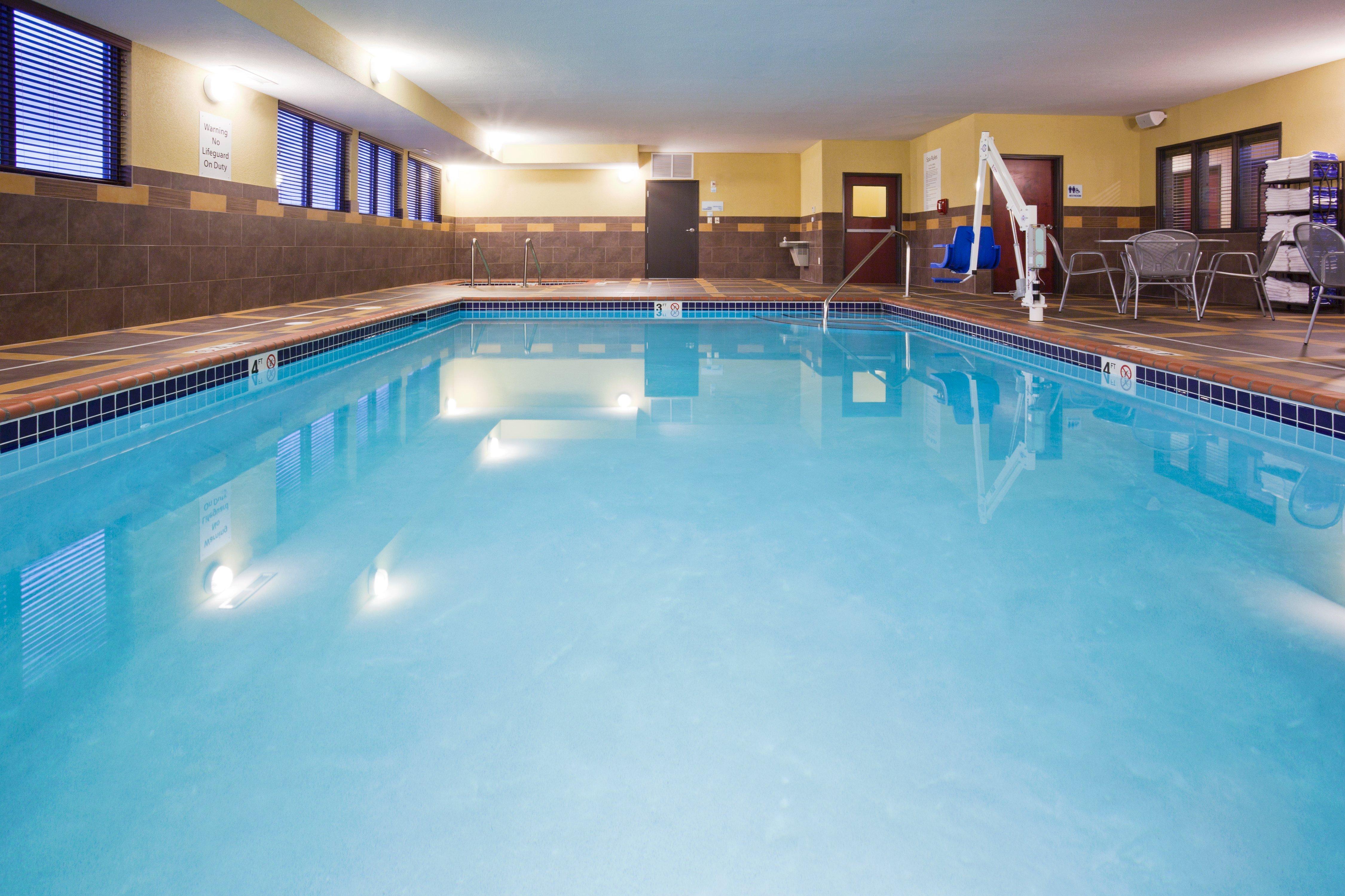 Holiday Inn Express And Suites Rochester West-Medical Center By Ihg Zewnętrze zdjęcie